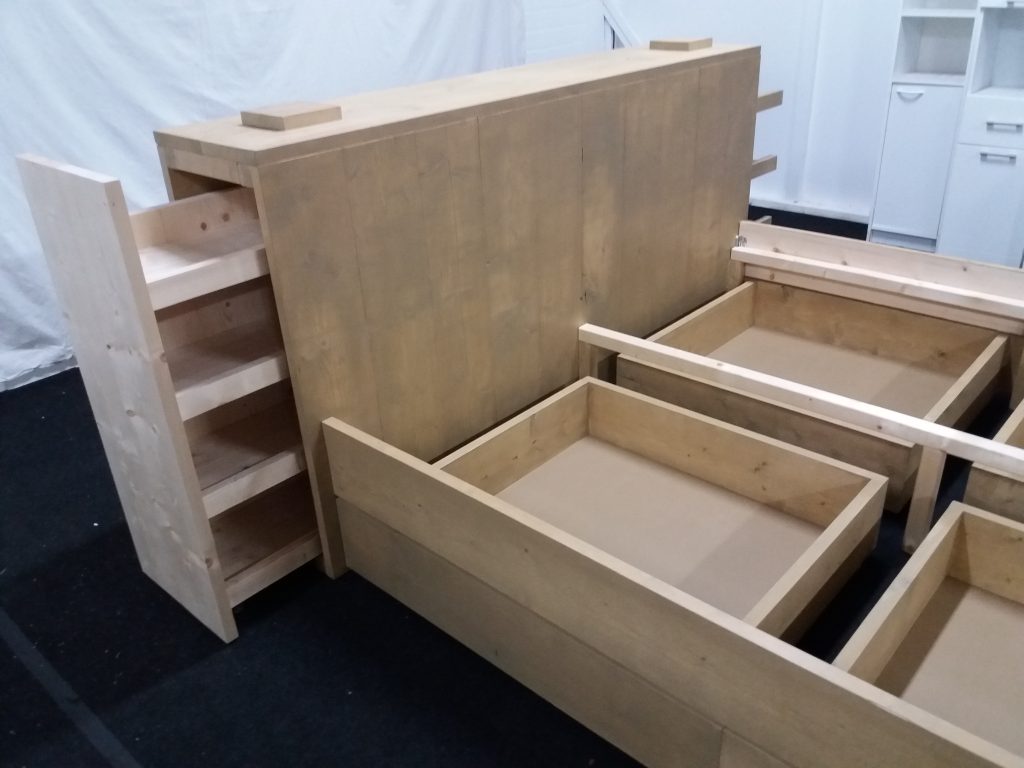 Meubilair - Bed ombouw met laden en achterwand