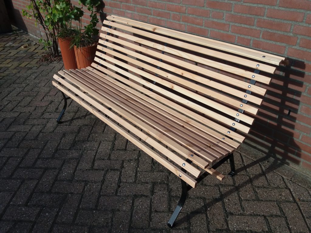 Meubilair - Gerepareerde tuinbank