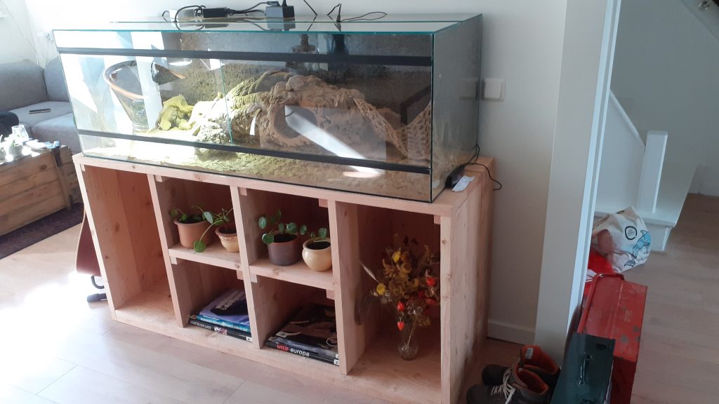 Speciale projecten - Opbergkast voor onder terrarium