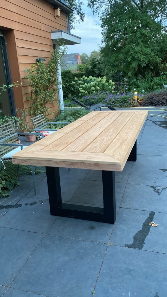 Tuinmeubilair -Tuintafel met stalen poten